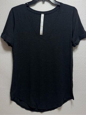 lululemon athletica Black V-Neck Short Sleeve Tee